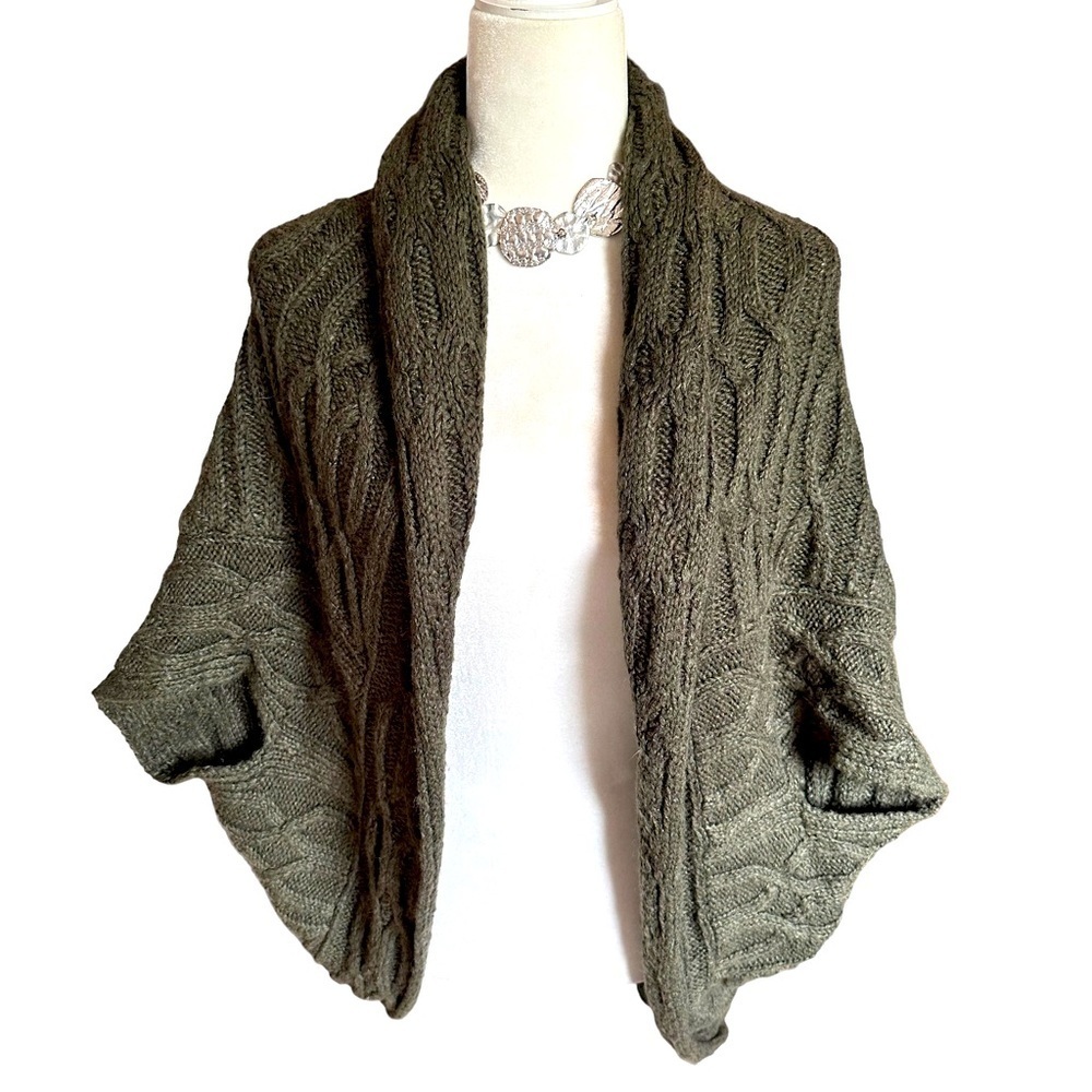 🌻 4/$25 Universal Thread Olive Green Oversized Shrug